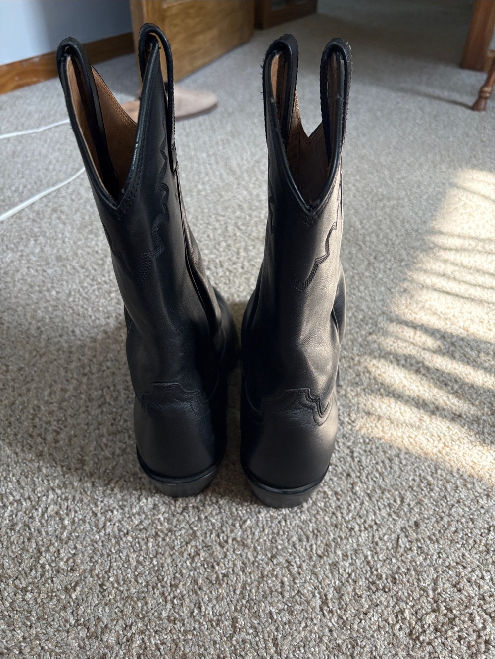 Men’s Black Leather Ariat Cowboy Boots - Classic Western Style size 9D - Picture 4 of 9